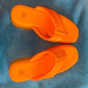 I’m selling orange thick cut flip flops size 8 and the brand is wild fable